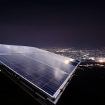 ¿Las placas solares generan energía por la noche?