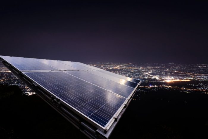 Paneles solares que funcionan por la noche? Ahora es posible