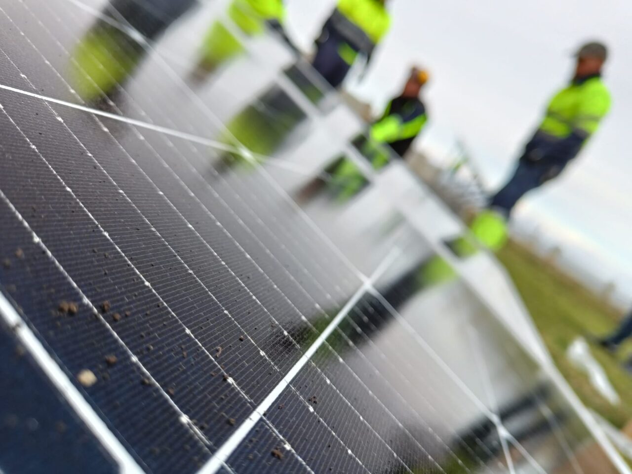 ¿Cuáles son los componentes de un sistema solar fotovoltaico?
